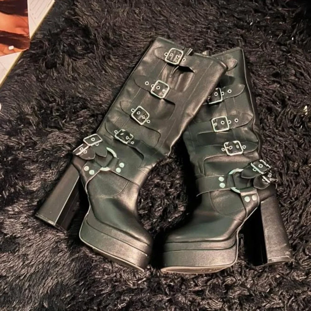 Fashion Nova Boots - Picture 1 of 2